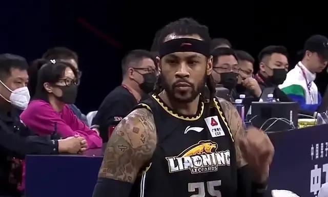  莫布利24+10骑士大胜猛龙  