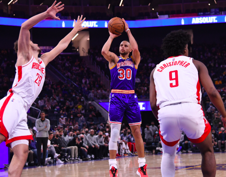  库里三分球里程碑超越雷阿伦  