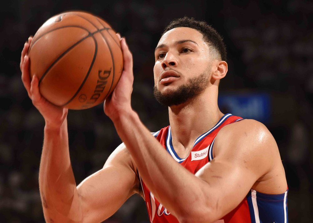  篮网本·西蒙斯复出战旧主，76人惨败引争议  