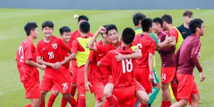  拜仁青训双星穆科科破门，U19梯队历史性夺冠  