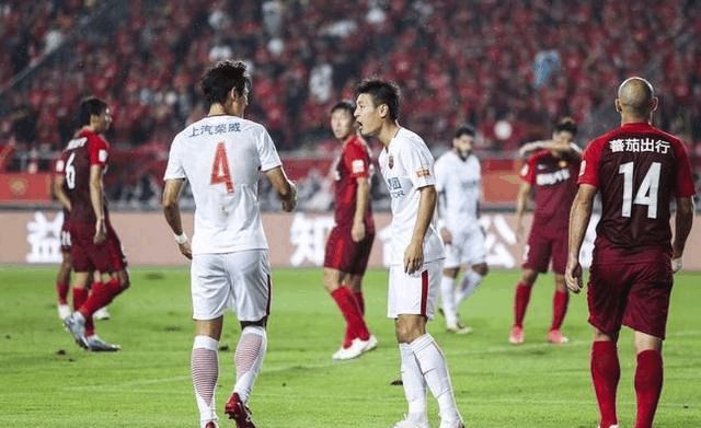  朗斯门将超神发挥 扑出三点球助球队逼平霸主巴黎  